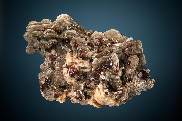 SPESSARTINE on MUSCOVITE